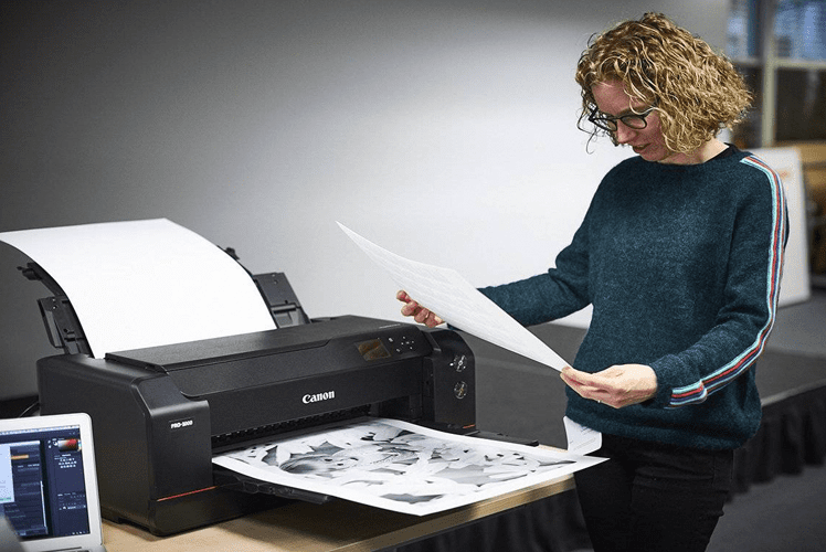 ABTyes-Copiers-Printers-MFP-hero-Woman-over-Canon